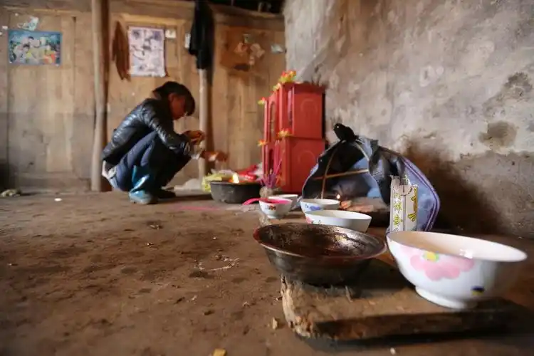 [泪奔中.]一个10岁苗族女孩的一生:人穷志不穷