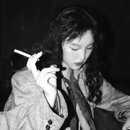 女生伤感黑白头像特别的社会气的女生