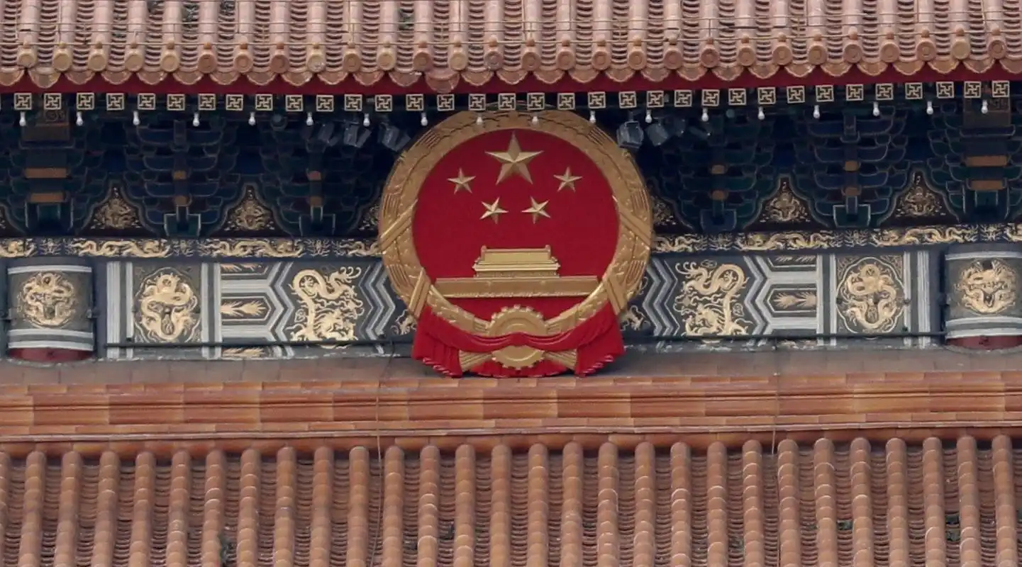 澳媒篡改中国国徽图案,我使馆发严正声明