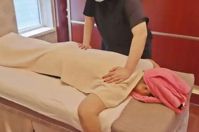 足足90分钟天津这家高端养生馆要火头疗肩颈按摩背部按摩泥灸让你整个