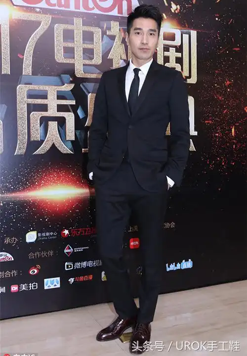 看看明星如何搭配皮鞋和裤子的色彩搭配