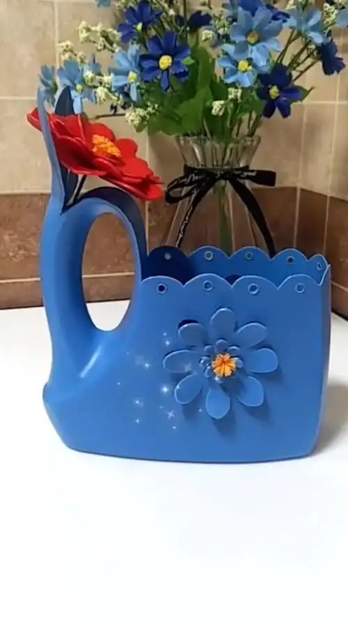 洗衣液瓶做的洗漱用品收纳盒,美观实用!