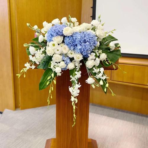 讲台花鲜花速递同城北京年会议演讲商务用花玫瑰百合创意花束送花