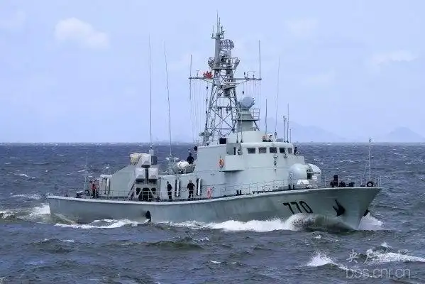 037ii型导弹护卫艇仅30炮罩帆布