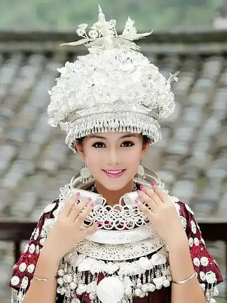 泰国美女穿金戴银的来中国旅游,却奇怪怎么没引起中国人的视线?