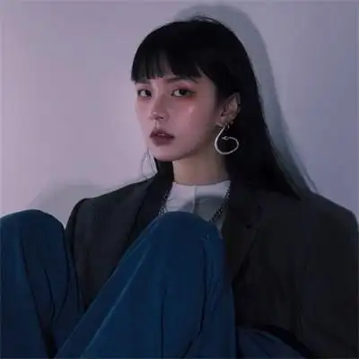 qq酷拽霸气女生头像高冷黑暗系小姐姐