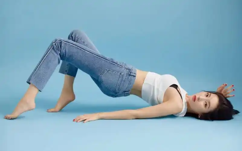 她号称南韩第一腿精泳衣外穿紧身深v她的妖艳让你无法直视