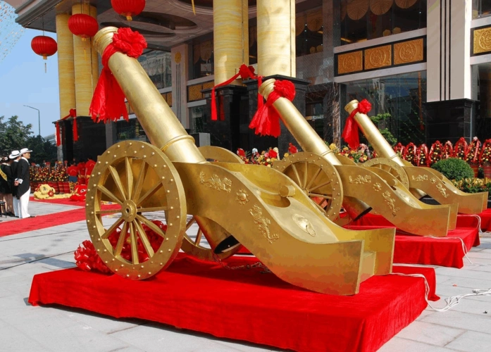 酒店门口安放8门皇家礼炮,成八字型列开: 当新郎新娘乘座花车 第1页