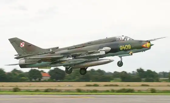 p>苏-17攻击机(俄文:Су-17,英文:su-17 attack aircraft,北约代号