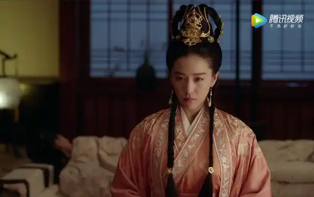 海上牧云记中,阚清子饰演前朝公主姬昀璁,五个扮相霸气惊艳