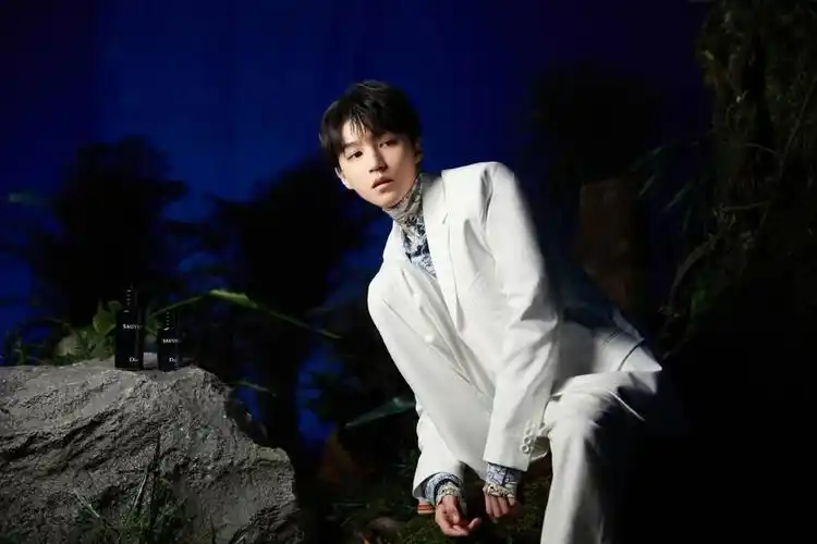 王俊凯壁纸他身上仿佛有魔力一样眼睛里有光一秒都不想错过