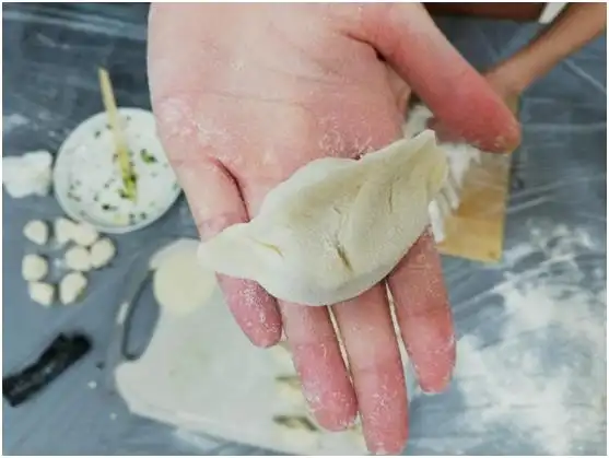 贴窗花,包饺子,瑞诺人过大年喽!