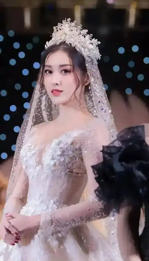 越南华为手机代言人,魅力女神阮翠枝chipu,27岁50kg1米68.