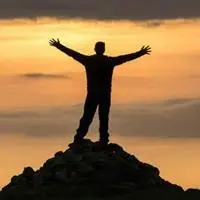 形容一个人在山巅的头像图片点击鼠标右键下载