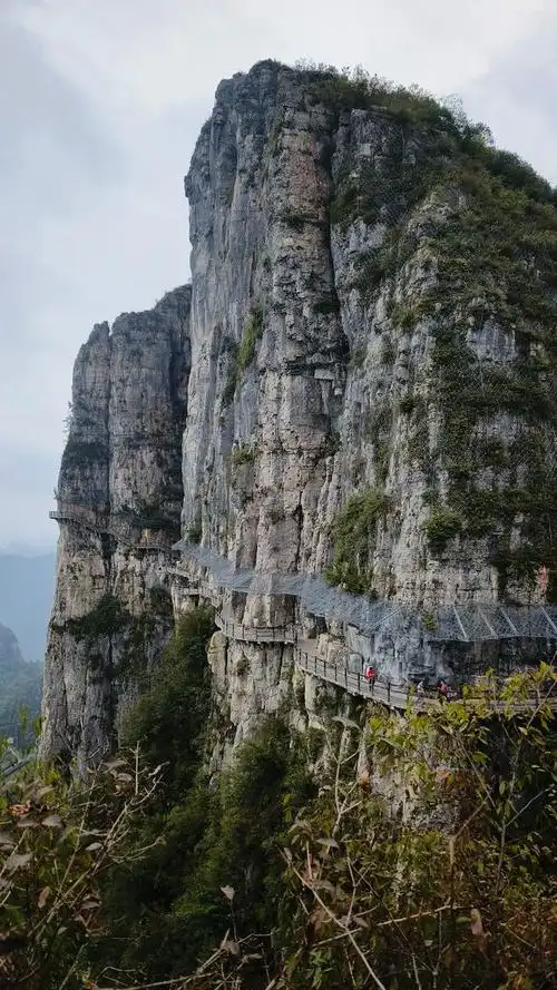 挑战恩施大峡谷绝壁栈道