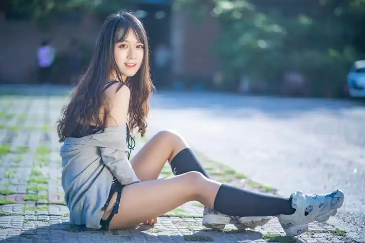 8k夏日的美少女壁纸