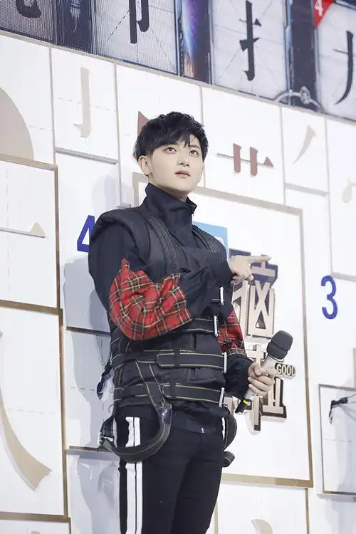 黄子韬第九次登《快乐大本营》 与ig成员同台欢乐跨年