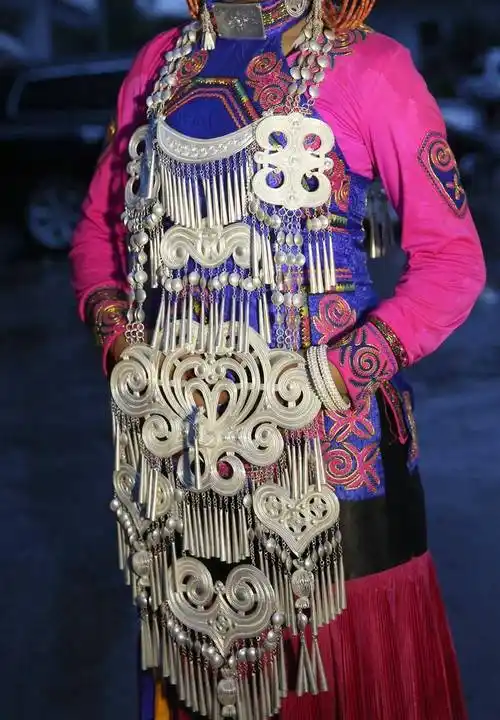 大凉山秘境 彝人家乡 最美布拖_服饰_同胞_尔瓦