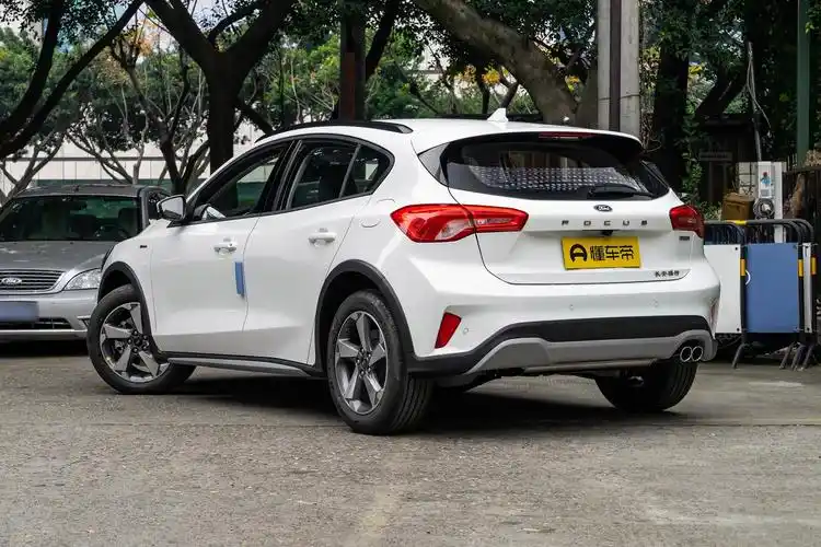 福特福克斯2021款两厢(不只是一台升高底盘的两厢车) - 四帝国车市