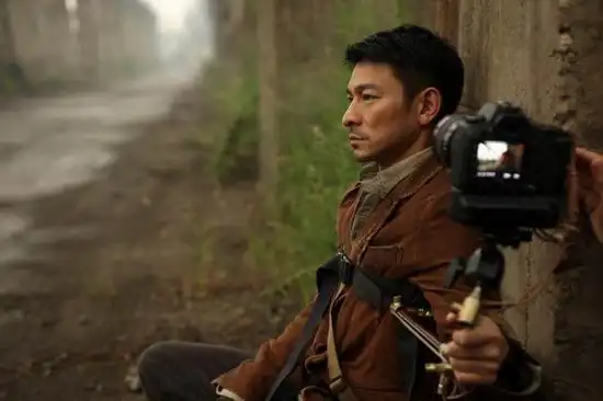 图文刘德华新歌mv曝光表情深沉