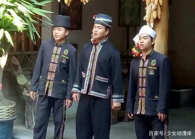 国内"最爱美"的民族,男人喜欢头上戴花,对待游客非常热情!