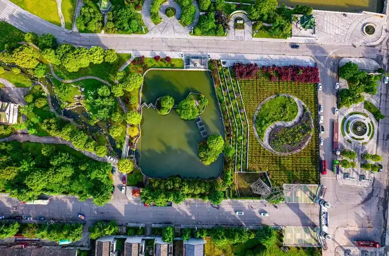 鸟瞰龙泉古镇恍若诗画园林