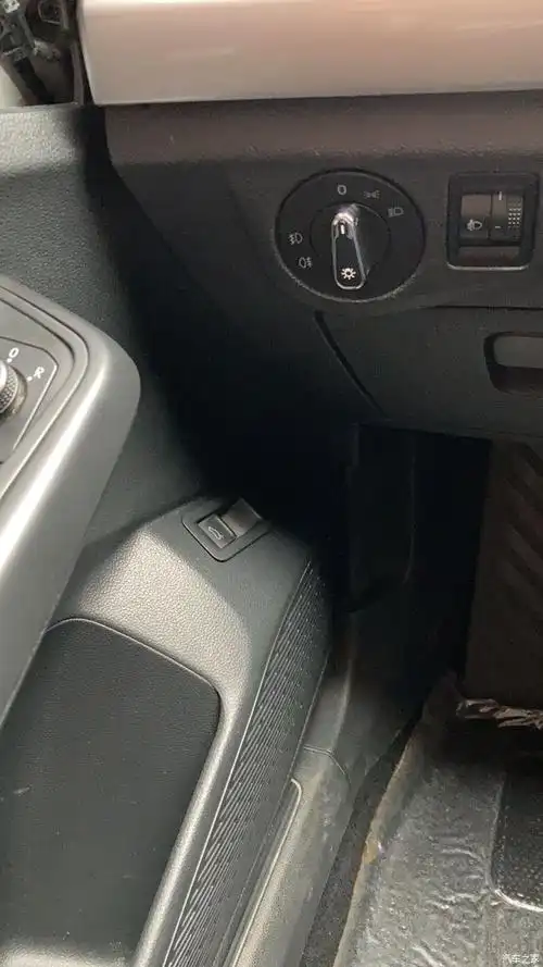 宝来加装车内后备箱按键开关教程