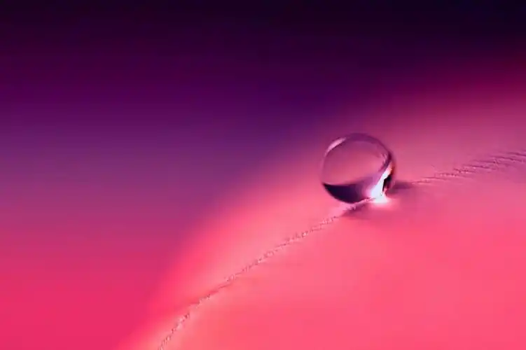 粉红色纺织高清壁纸上的水滴,高清图片,摄影-纯色壁纸