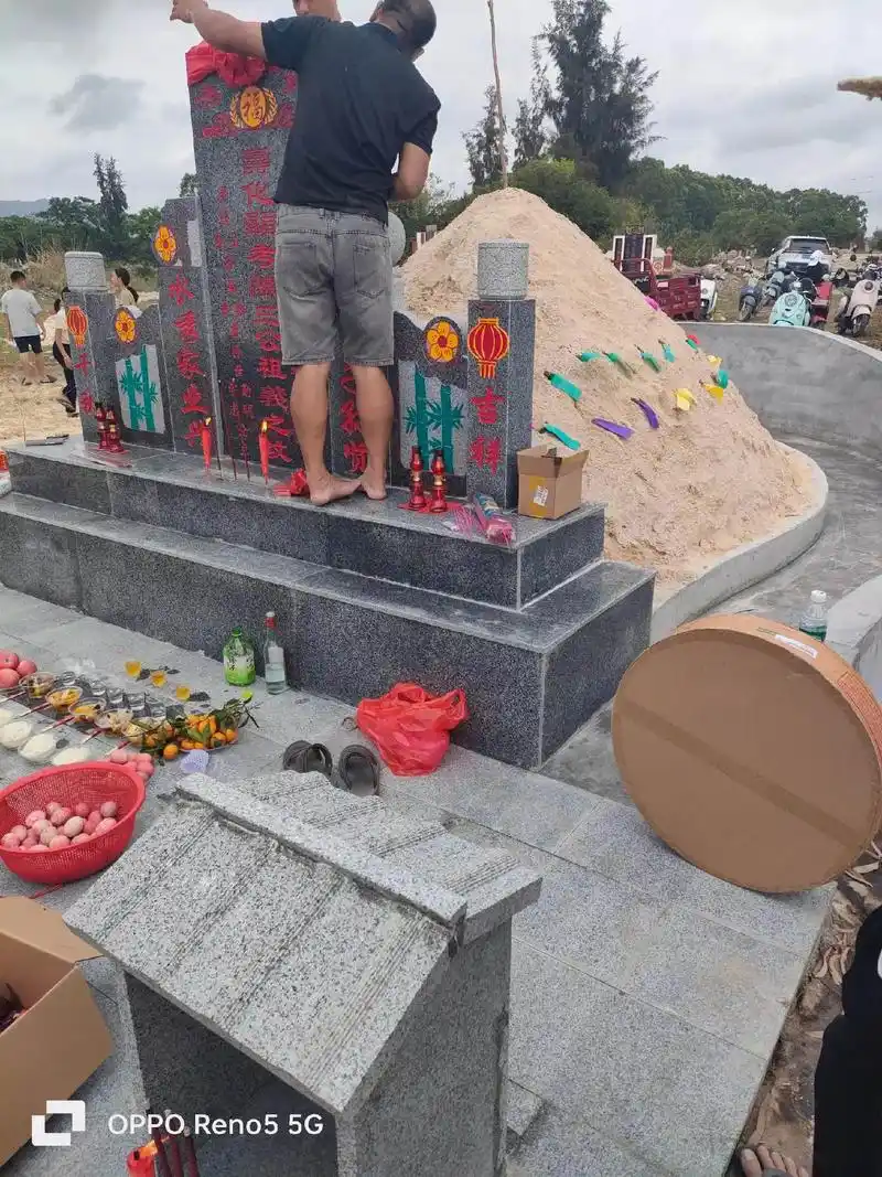 我们兄弟姐妹今日给您立碑圆墓为念!这里山青水秀,人杰地灵 - 抖音