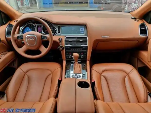 摘要: 陕西丰雄汽车改装老款奥迪q7整车翻新改装,改色贴膜,内饰真皮