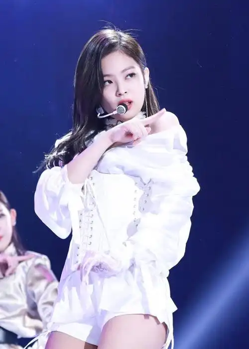 jennie经典白月光舞台,哪怕是静图也能展现她的别样魅力_高清图集