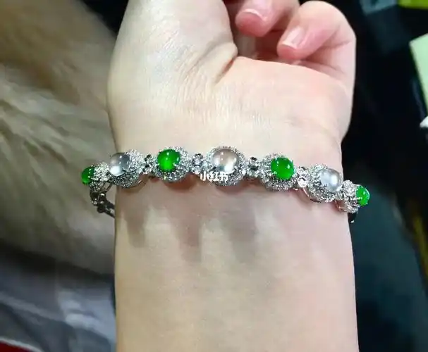 底价2340018k金镶嵌蛋面手镯