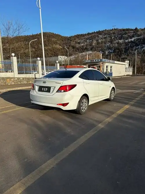 2015现代瑞纳14手动7万公里二手车多少钱