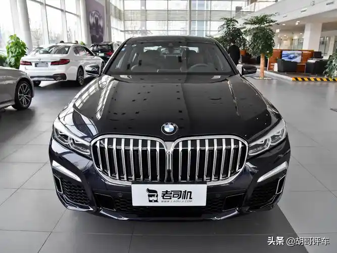 进口的德系大型豪华轿车,坐着舒服还好开,实拍宝马7系