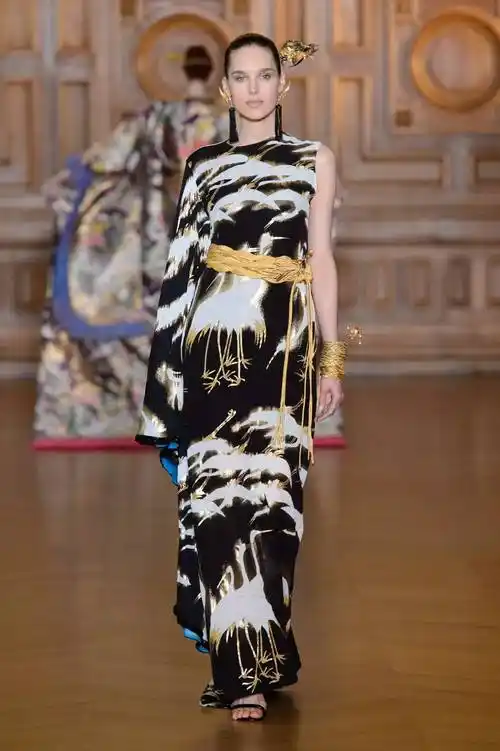 东方元素 | 东瀛风吹进巴黎高定时装周