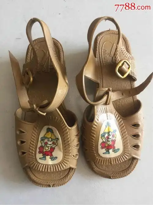 怀旧主题老物件收藏8090儿童塑料凉鞋