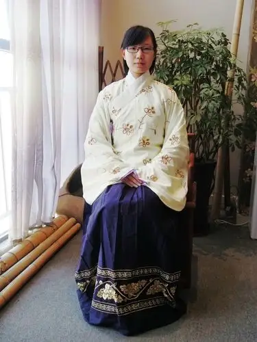 网友岁末自拍汉服常礼图册