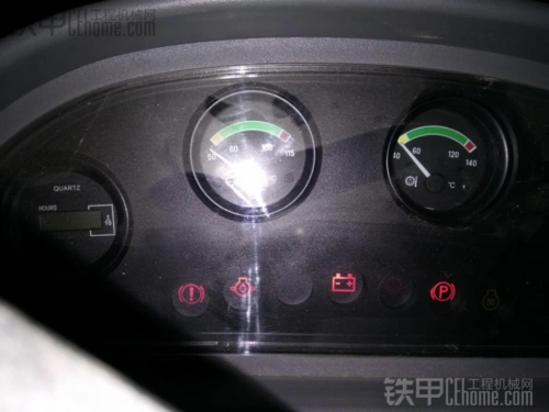 铲车的故障灯 临工铲车 有时候挂档这个三角感叹号故障灯就闪一下