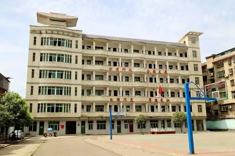 提起耒阳教育,大家就会说起耒阳一中,二中,实验中学,以及正源,附中