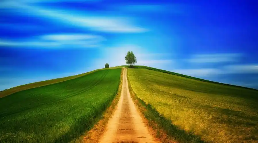 高清晰蓝色乡间小路山壁纸