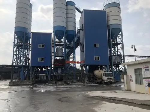 预拌混凝土搅拌站现场.