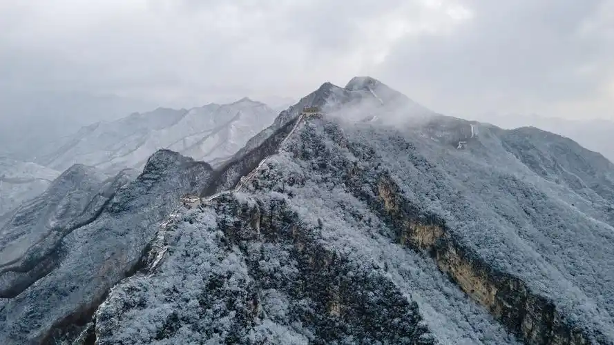 2020年入冬的第一场雪北京箭扣长城雪后的长城分外妖娆壮观