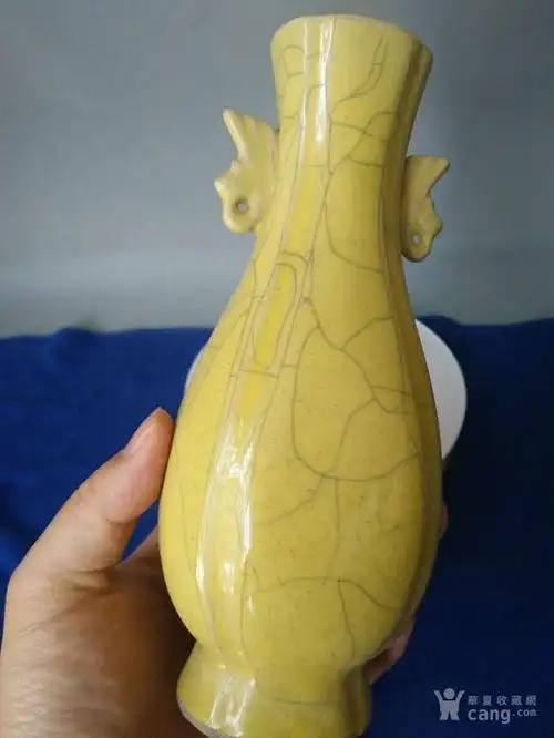 少见的官窑柴窑黄釉瓷瓶