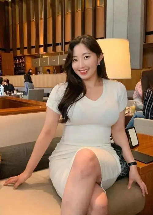 这才是完美的微胖身材125斤没赘肉这样的女生你觉得美吗