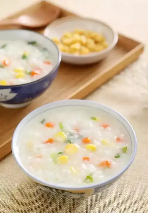 玉米胡萝卜青菜粥美味又营养