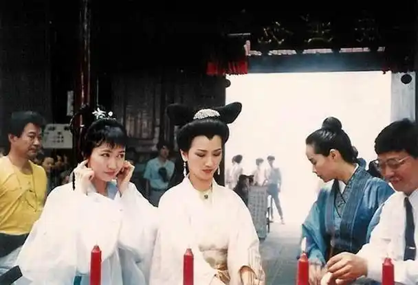 《新白娘子传奇》中的穿帮镜头,看这么多年竟没发现,太搞笑了!