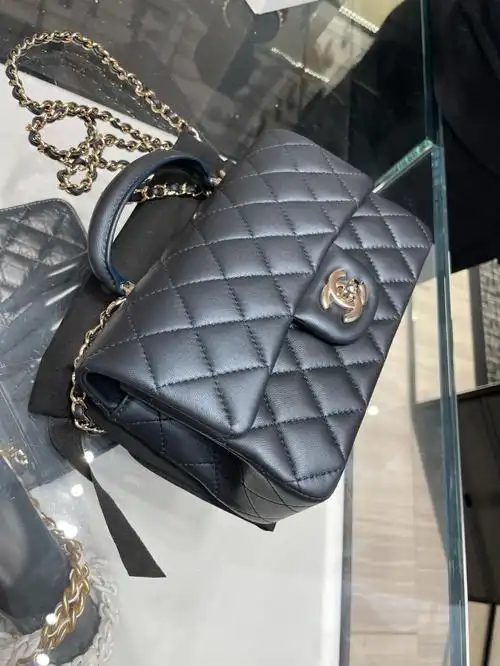 chanel22acfminiwithhandle