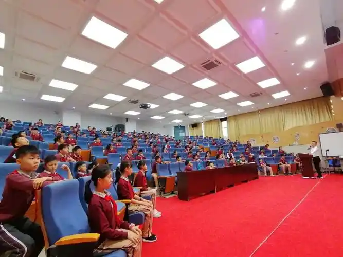 弘扬爱国精神 传承红色基因——珠海市凤凰小学开展国防教育宣讲活动