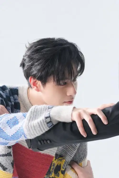 一天三两事##定格这一天##胡一天风度三月刊封面##多面的胡一天