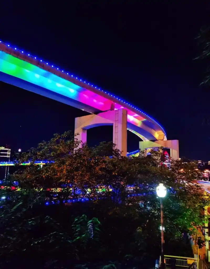 重庆南岸区|夜景拍摄打卡地推荐 观景台:铜元之光城市阳台 路线:乘坐